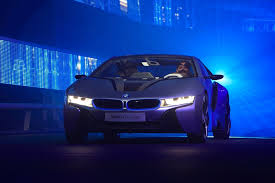 BMW i8 debutuje ako prvé na svete s laserovými svetlami!