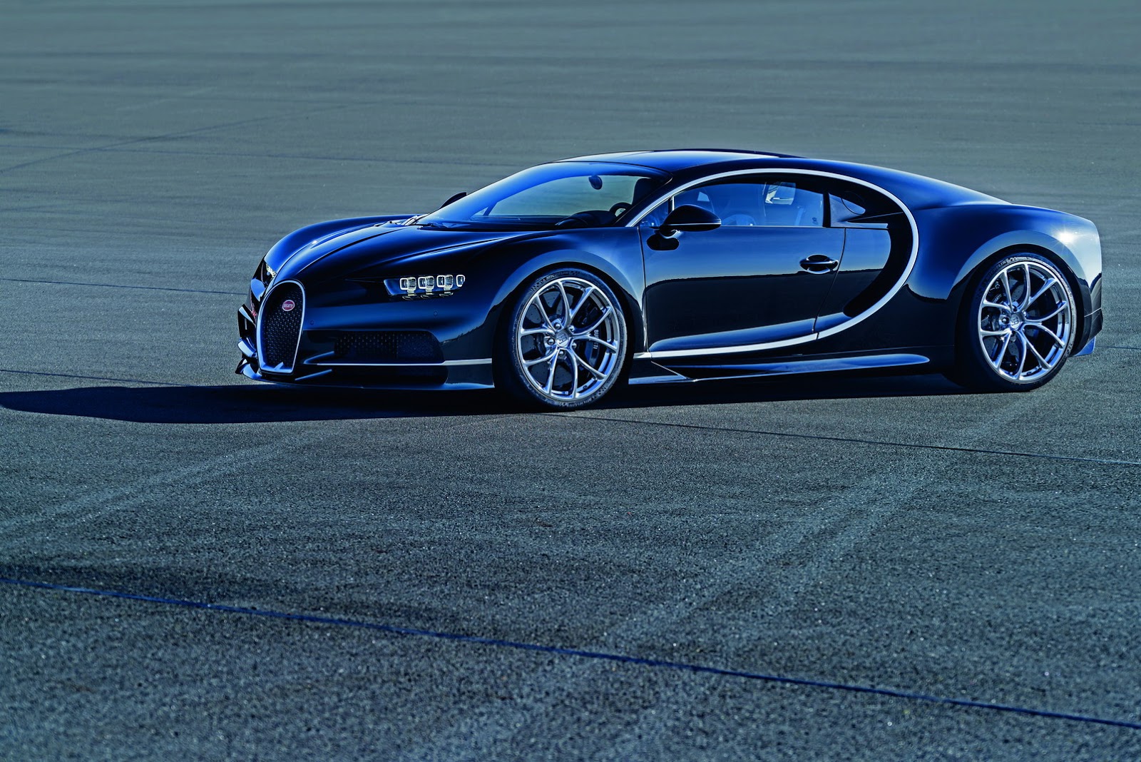 Bugatti Chiron: Oficiálna spotreba 1 479 koní odhalená! 