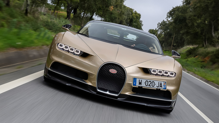 Bugatti Chiron: Oficiálna spotreba 1 479 koní odhalená! 
