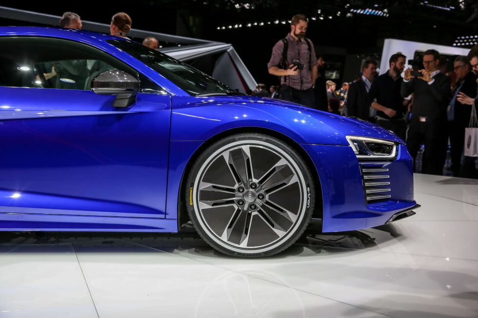 Novinka: 2016 Audi R8 e-tron na živo! 7 Audi R8 e-tron