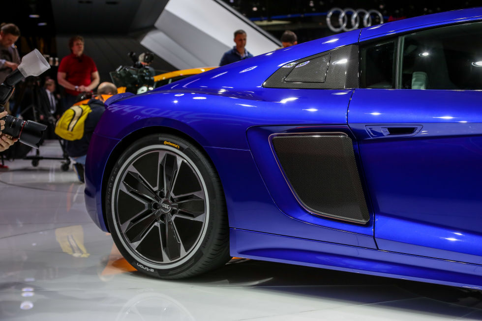 Novinka: 2016 Audi R8 e-tron na živo! 8 Audi R8 e-tron