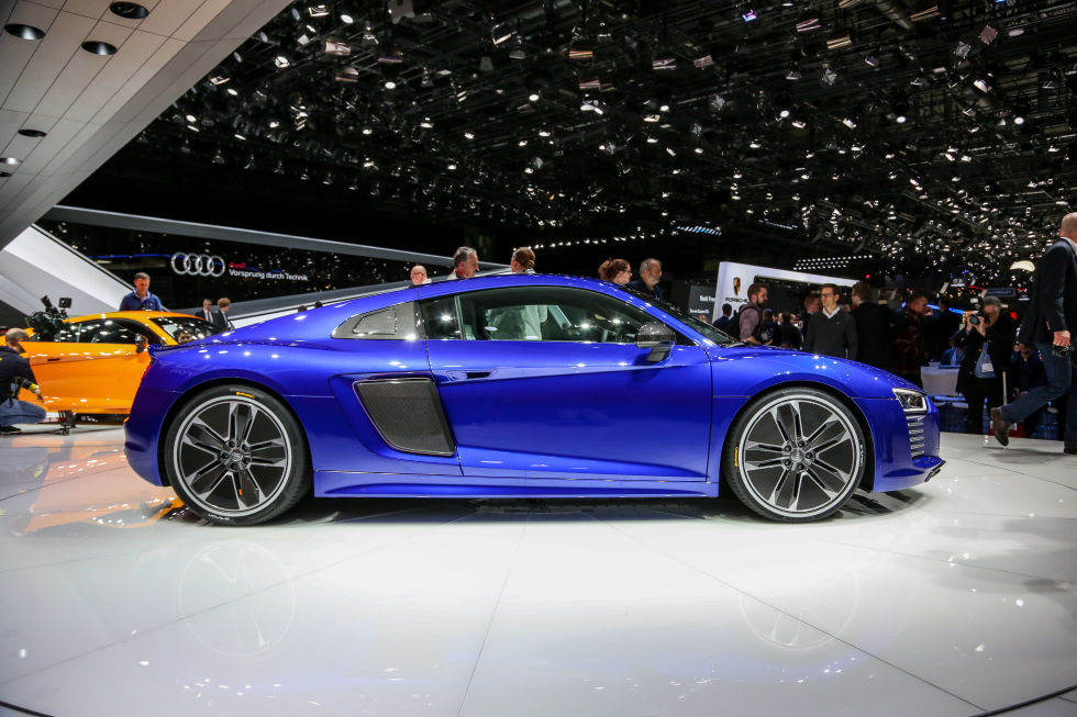 Novinka: 2016 Audi R8 e-tron na živo! 9 Audi R8 e-tron