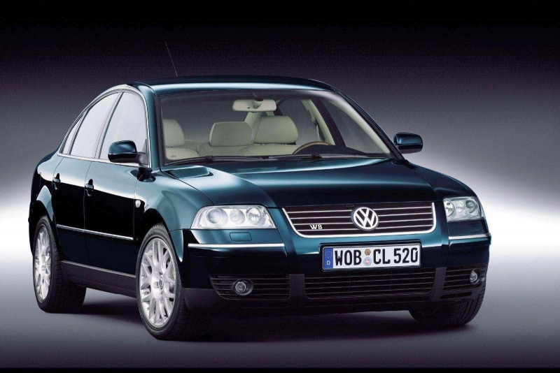 Prečo mali Škodovky jedno zrkadlo menšie? Šlo o prachy?