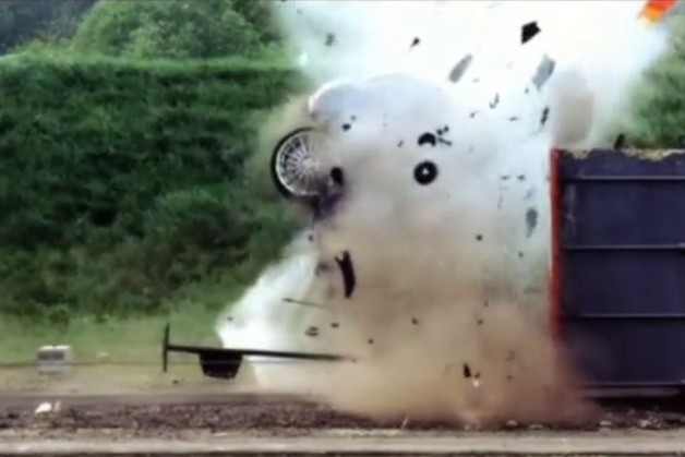 Najbrutálnejší crash test! Havária pri 200 km/hod! 3 Zrážka pri vysokej rýchlosti nedáva takmer žiadnu šancu na prežitie