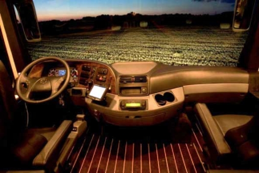 Luxusný karavan s garážou a osobným autom vo vnútri!