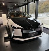 Najvyššia forma luxusu od DS Automobiles prichádza ako elektromobil DS N°8. Pozreli sme si ho naživo