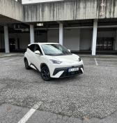 Dali nám vyskúšať auto, ktoré má vyhovovať väčšine Slovákov-Európanom. Prvá jazda na BYD Dolphin Surf