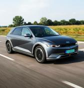 Nemecko: Dotácie na elektromobily sa v 2026 vracajú, žiadateľ nesmie zarábať viac ako 80-tisíc eur. V druhej fáze budú dotovať aj jazdenky