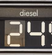 Rusko bojuje proti drahým palivám, ruší spotrebnú daň na naftu a ceny má zastropovať