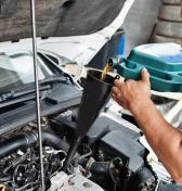 Aditíva do motorového oleja: Pomocník, zbytočný výdavok alebo návod, ako si zničiť motor?