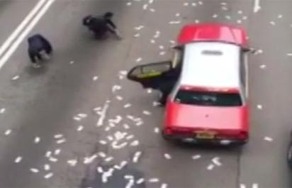 Štedré vianoce v Hong Kongu: Bankovky v hodnote 4,5 milióna amerických dolárov sa váľali na ceste! 