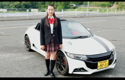 18-ročná Japonka vymláti dušu z Hondy S660: Sleduj reklamu!