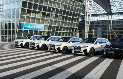 BMW iX: Čím je zaujímavý nový elektromobil? Ktorej Tesle konkuruje?