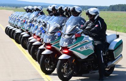 Nové motorky BMW tiež zabezpečia ochranu pápeža. Čo sú zač?