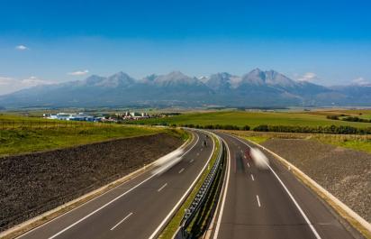 Diaľničné známky budú drahšie, koľko za ne zaplatíme?