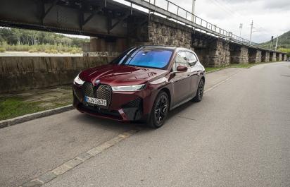 Prvá jazda: BMW iX M60 - Efektívny maniak