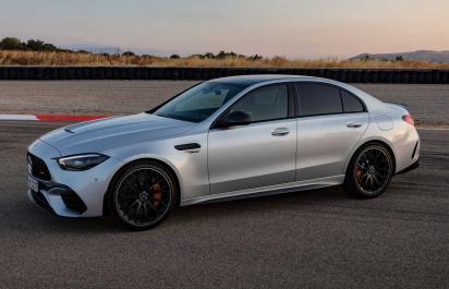 Mercedes-AMG C63 E-Performance má dvojliter, ale až 680 koní