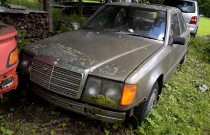 Mercedes 8 rokov chátral a stál. Naštartoval okamžite!