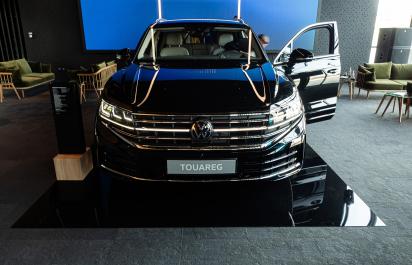 Pozreli sme si naživo nový Touareg, Tiguan aj Passat