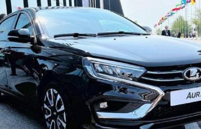 Predĺžená Lada pre boháčov: Nevydarená premiéra, cena 22 000 €