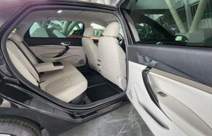 Začali vyrábať vôbec najdrahšiu Ladu v histórii. Má pochovať imidž BMW, Audi či Mercedes