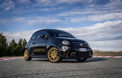 Abarth 695 75° Anniversario pripomína výročie automobilky