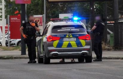 Mal zelenú, ale za rohom ho čakal policajt s blokom na 50€. Kedy zelená na semafore neplatí?