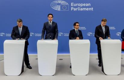 Európska únia cúvla pri zákaze spaľovacích áut. Totálny zákaz po roku 2035 už neplatí