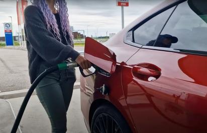 Slovensko podľa ŠÚSR zasiahlo zdražovanie palív, analytik má ale aj „dobré“  správy. Ako pre koho