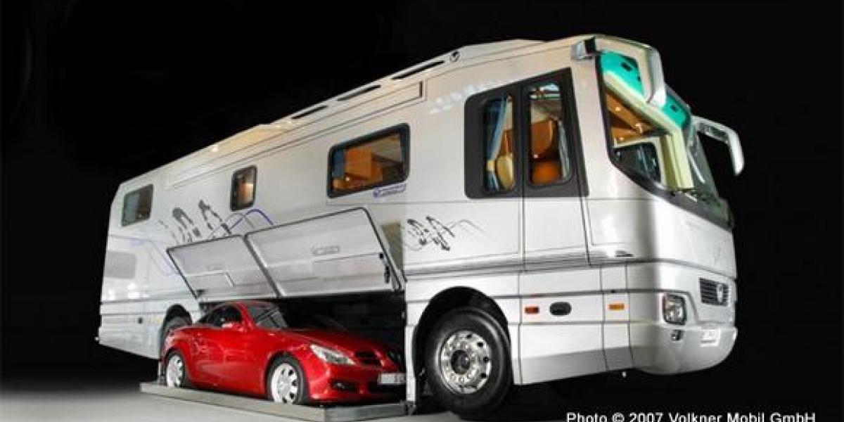 Luxusný karavan s garážou a osobným autom vo vnútri!