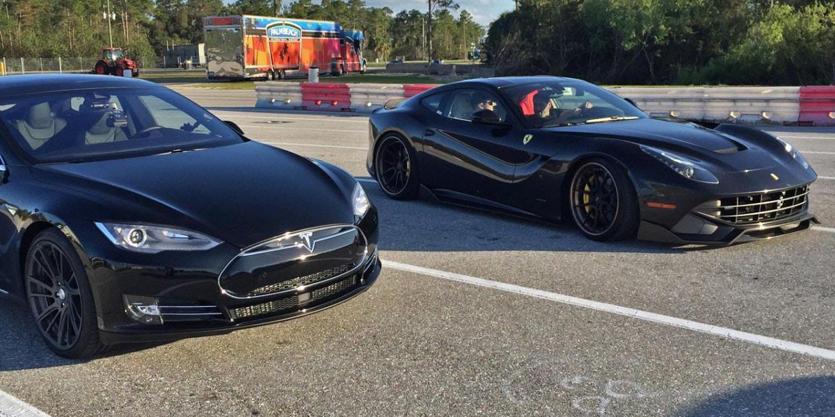 Drag race: 730 koní Berlinetty vs. Tesla Model S!