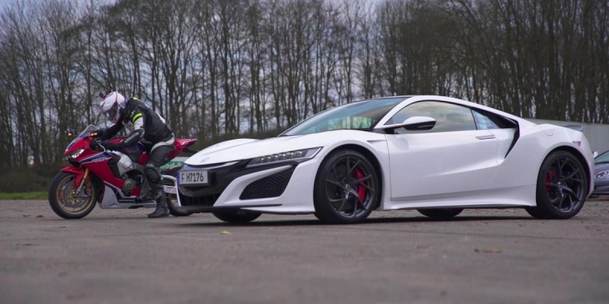 VIDEO: Superšport vs. motorka, kto vyhrá?