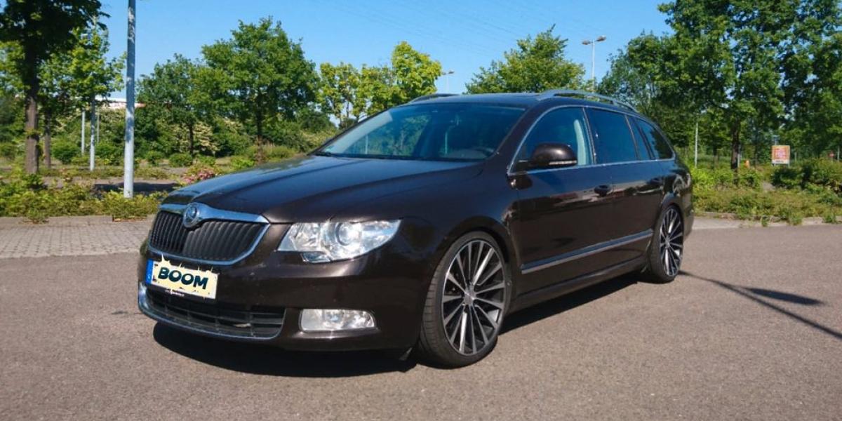 Škoda Superb s maximálkou 300 km/h za cenu Fabie v základe!