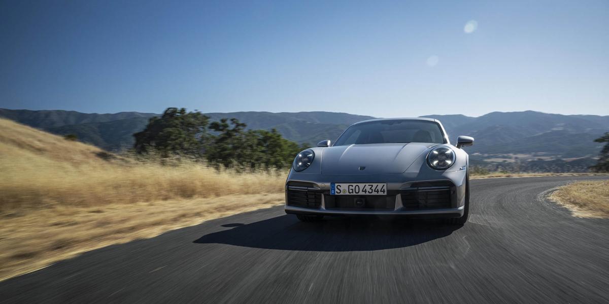 Toto Porsche 911 Turbo oslavuje 50 rokov verzie látkou z Golfu GTI