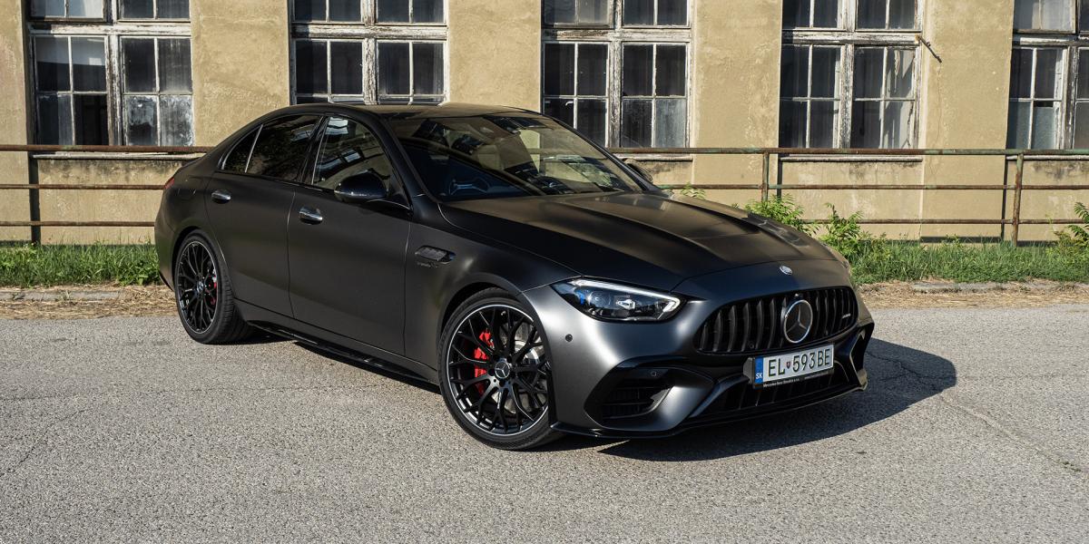 Mercedes-AMG C63 S 4Matic+ využíva znalosti z F1 a aj tak jazdí