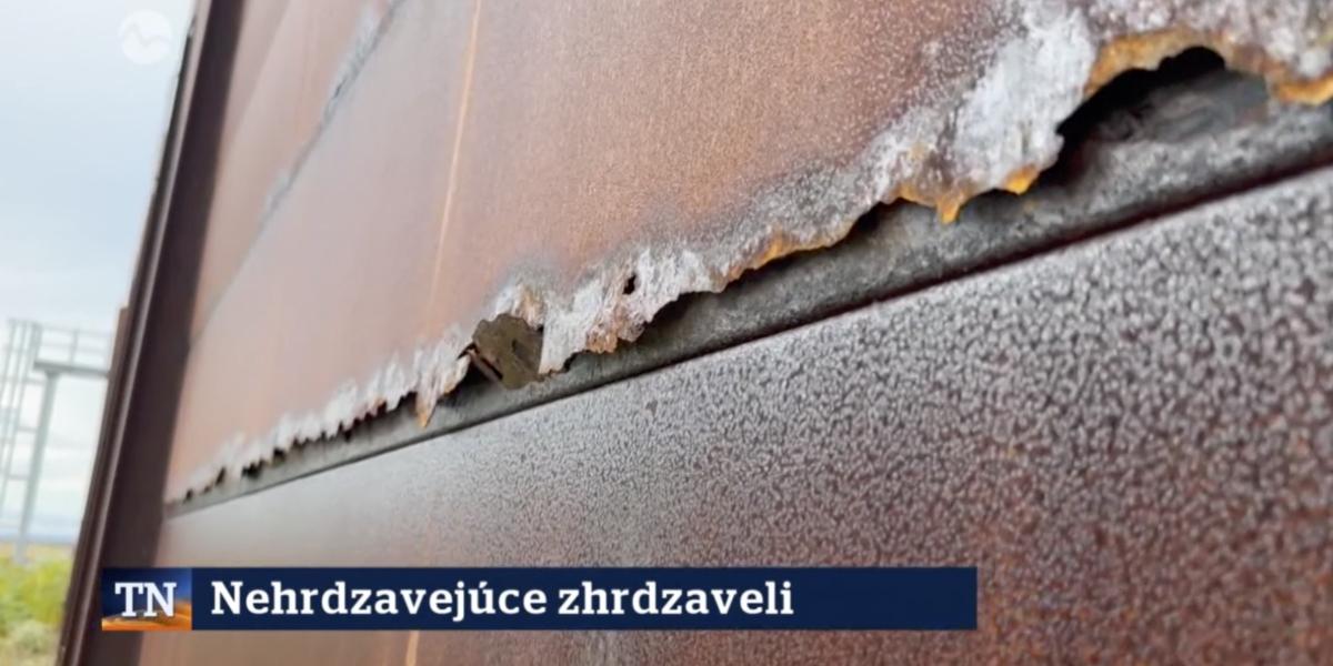 Protihlukové steny na D4 R7 mali vydržať 100 rokov, po piatich sa rozpadávajú. Kto zaplatí účet za opravu?