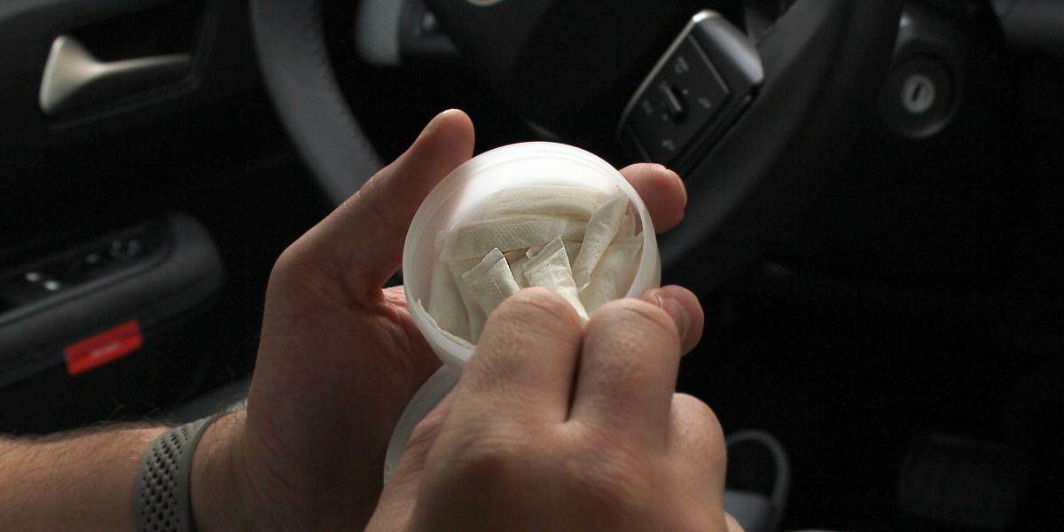 Jazda pod vplyvom nikotínových sáčkov vás môže stáť vodičské oprávnenie