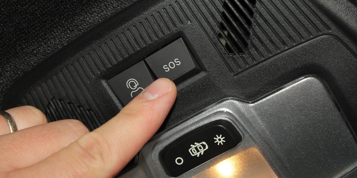 EÚ odvracia katastrofu s nefunkčnou 112. Nový predpis pre SOS volanie z áut je nutný, inak by v miliónoch áut prestal fungovať