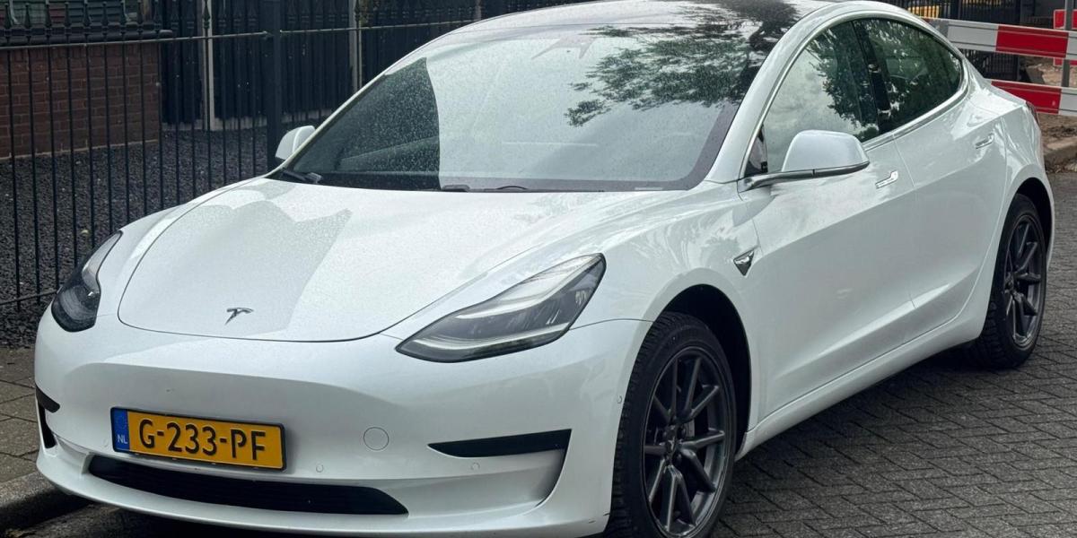 Kam až klesla Tesla: Je lacnejšia ako Fabia, tento inzerát ilustruje neželaný jav elektromobilov - nízke ceny jazdeniek