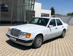 Mercedes-Benz 124 W  200E