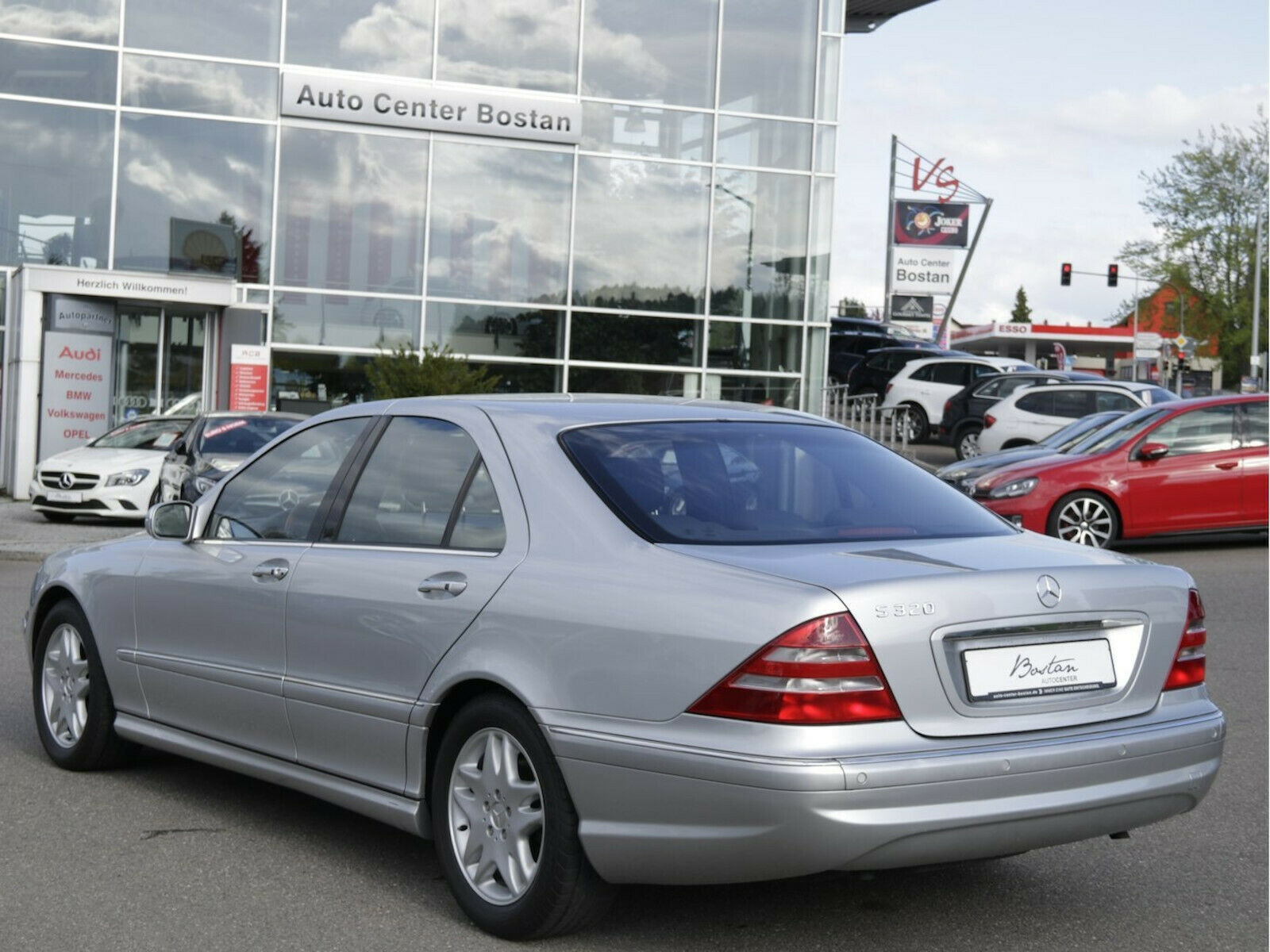 Tento Mercedes za 18 rokov stratil 85% z ceny, najazdil len cez 7 000 km!
