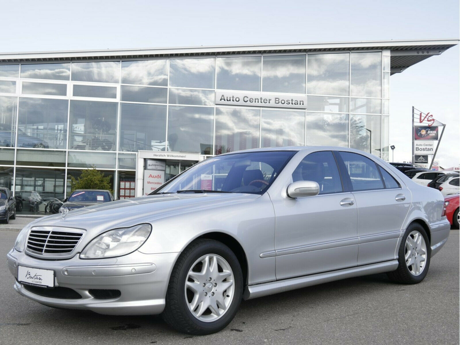 Tento Mercedes za 18 rokov stratil 85% z ceny, najazdil len cez 7 000 km!