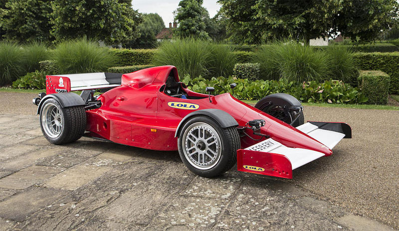 Monopost F1 do bežnej premávky má smerovky a je na predaj!