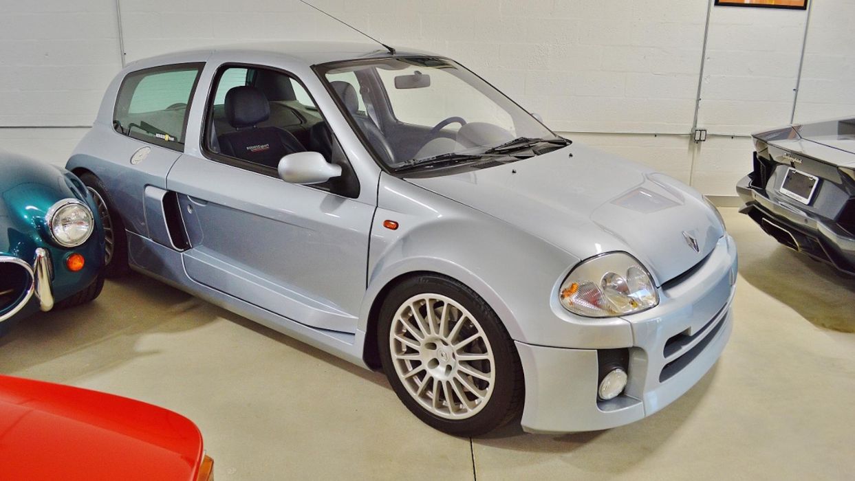 230 koňové Clio, ktoré ťa zaručene posadí do sedačky!