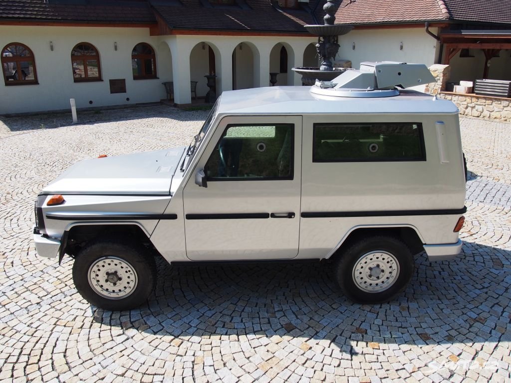 Mercedes G so strieľňami na samopal na predaj!