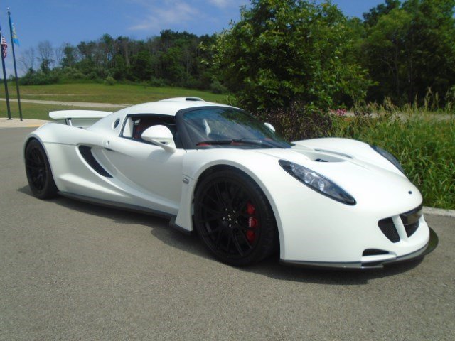 Za 1 120 000 € sa predáva auto s maximálkou 447 km/h!