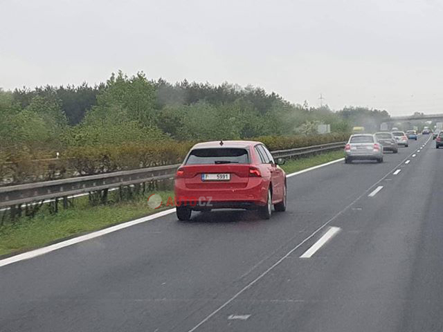 Škoda Octavia IV odfotená na českej diaľnici!