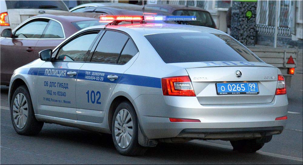 VIDEO: policajná Octavia naháňa starý Golf. Takto ju ponížili!