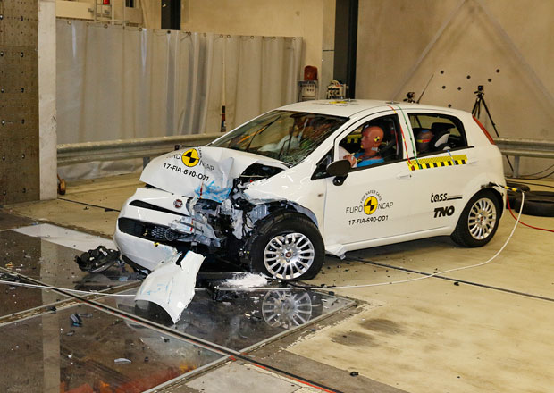 VIDEO: Punto s 0 hviezdičkami z crash testu! Je to rakva na kolesách?