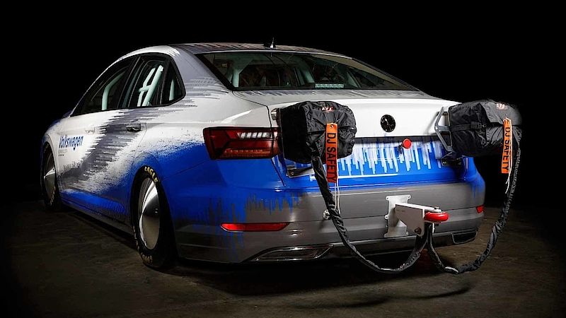 Tento VW Jetta dá 335 km/h! 